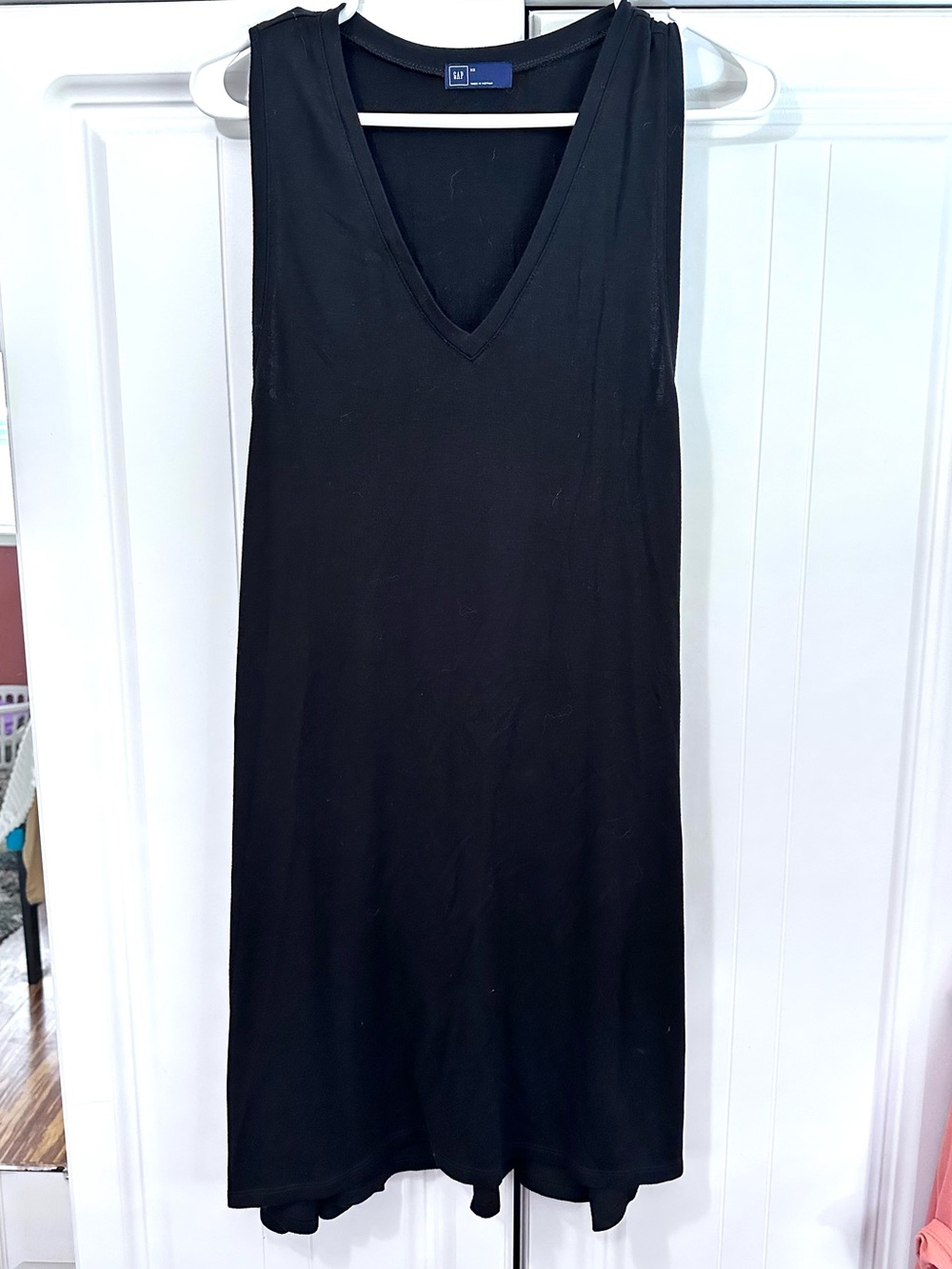 GAP Black Sleeveless V-Neck Mini Dress